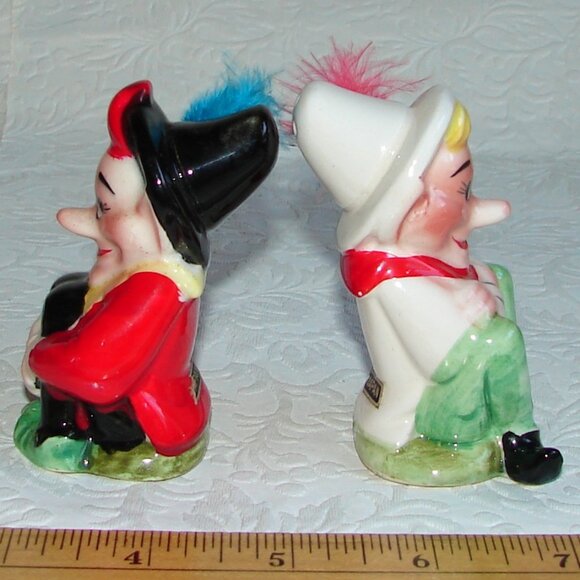 Vtg Elves Salt & Pepper SHAKER SET, Victoria Ceramics, Japan Figural Elf Feather - Picture 4 of 9